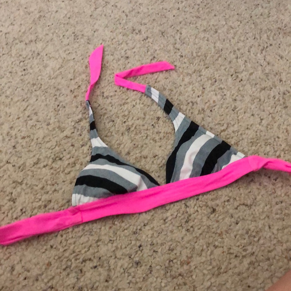 Reversible bathing suit top